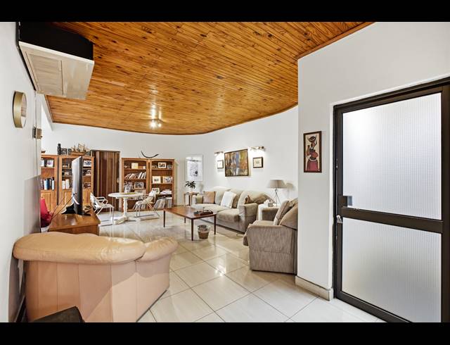5 BEDROOM HOUSE FOR SALE IN BRYANSTON